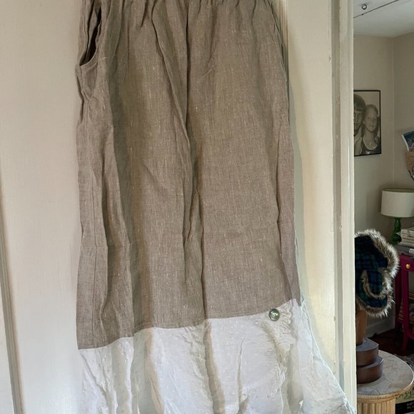 Dear Friends Blouse and Skirt Set in Khaki and White Size M - Picture 7 of 11